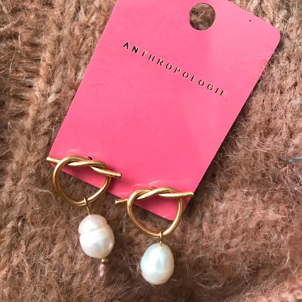 NWT Anthropologie Heart knot with pearl